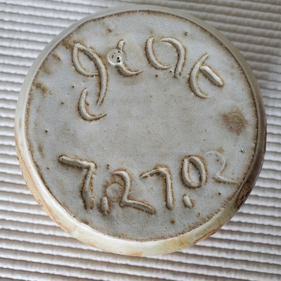 2 Handmade Pottered Bowls Vintage Pottery Brown Beige Signed 16oz - Picture 7 of 9